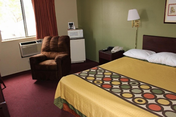 Knights Inn Albany image 7